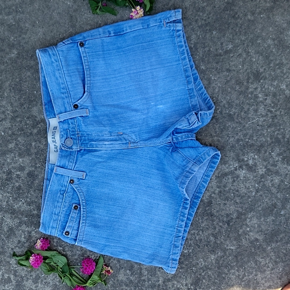 GAP shorts